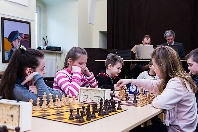 turniej szachowy uczniowie z SP Chroberz