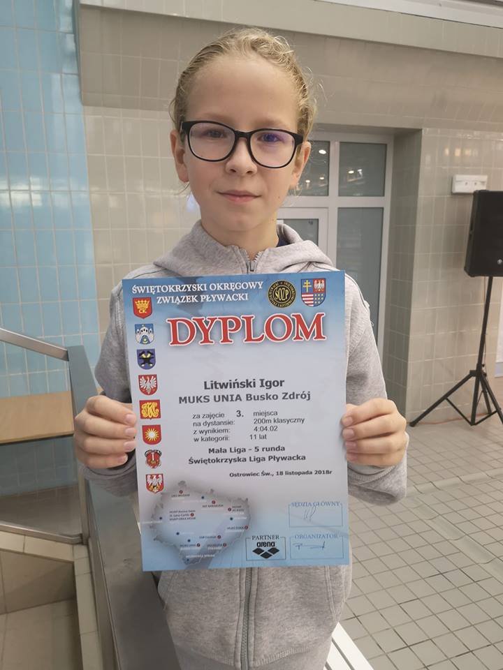 Igor Litwiński z Chrobrza zawody pływackie z dyplomem