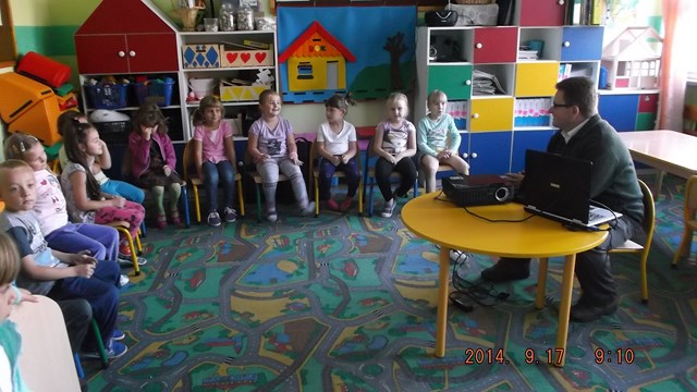 Dzieci podczas prelekcji