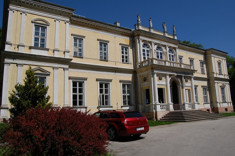 Pałac Wielopolskich w Chrobrzu