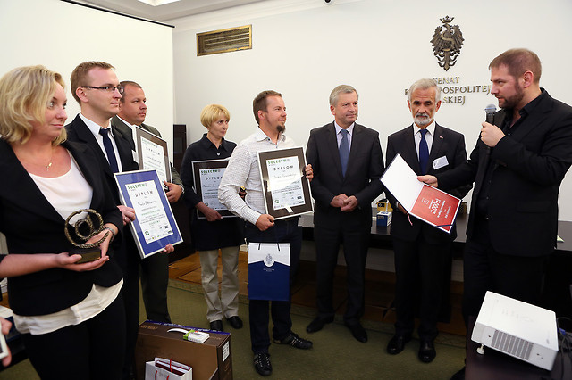 Wręczenie nagród w konkursie na najlepszą stronę sołectwa w Senacie RP. Na zdjęciu Paweł Bochniak