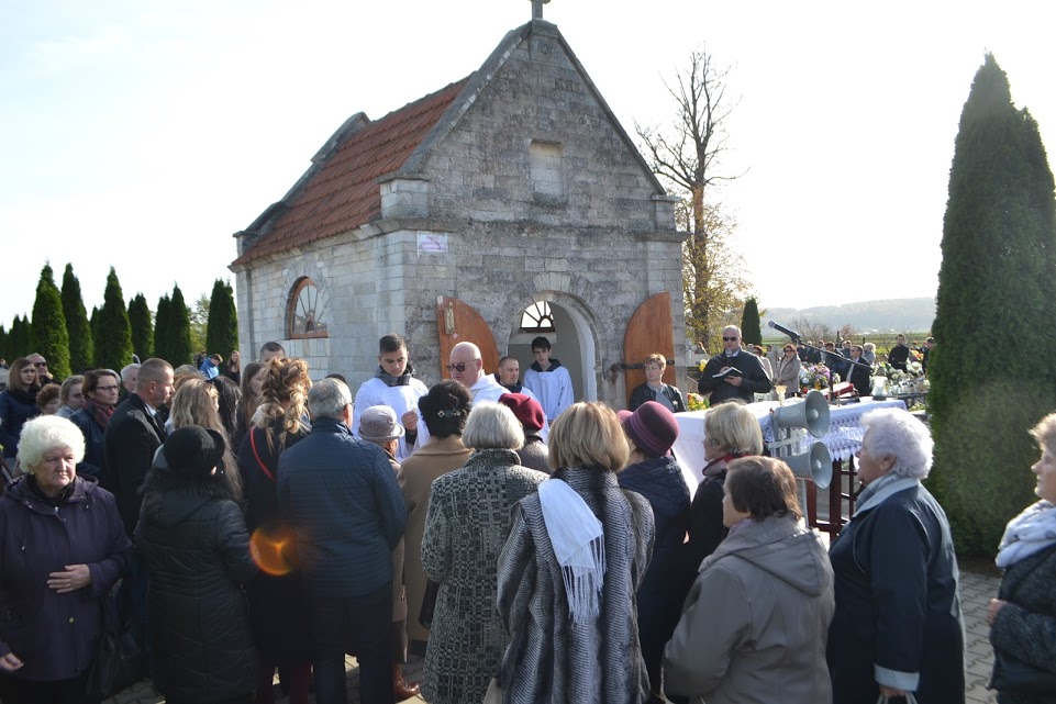 1 listopada na cmentarzu parafialnym w Chrobrzu