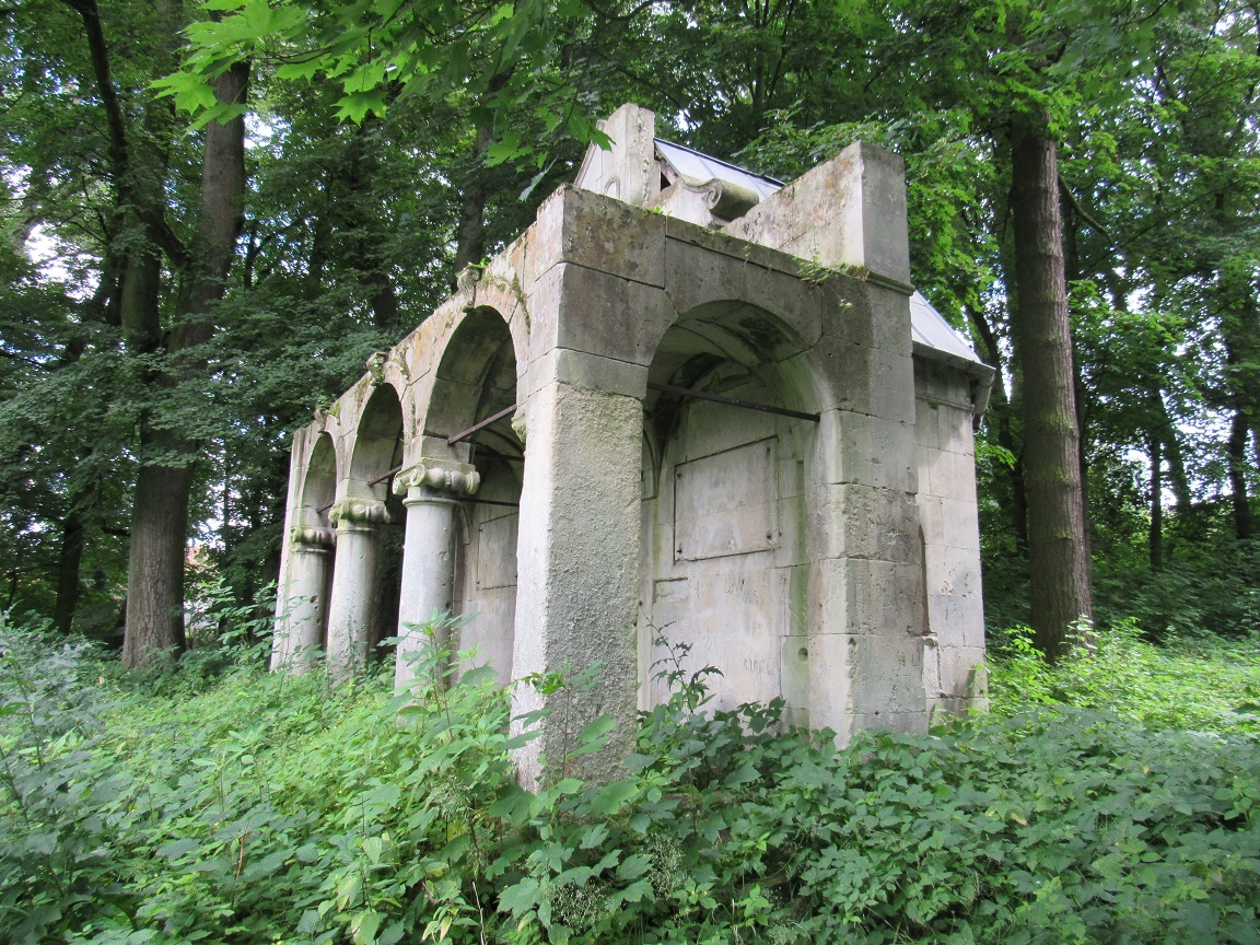 kapliczka parkowa w Chrobrzu XIX wiek